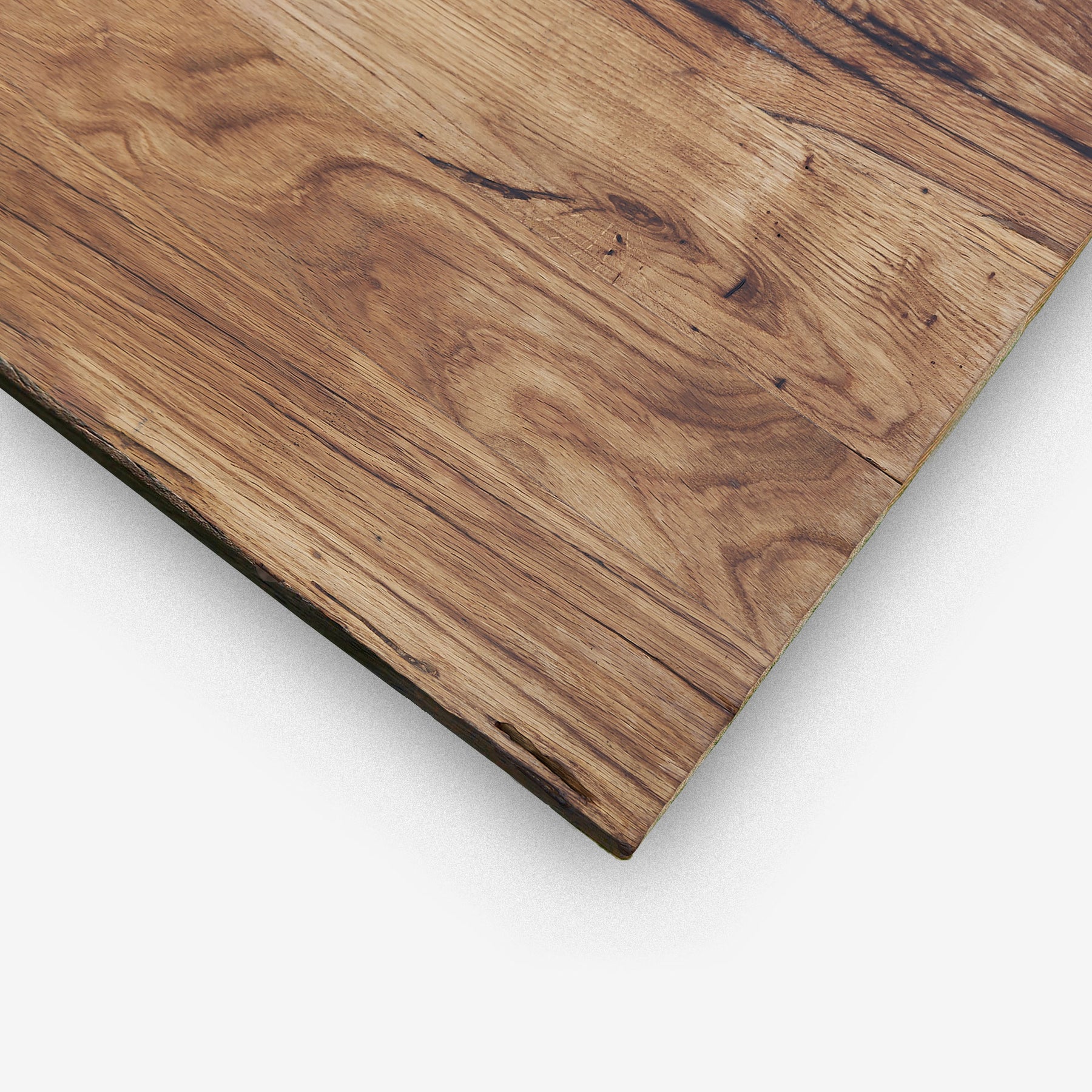Tischplatte aus Altholz Eiche mit geschliffener und geölter Oberfläche und historischen Spuren